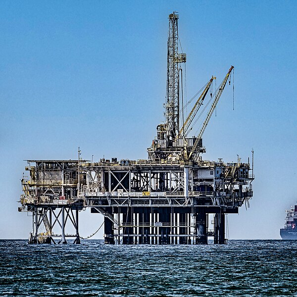 File:Oil platform near Huntington Beach, CA, USA, DSCF12929c.jpg