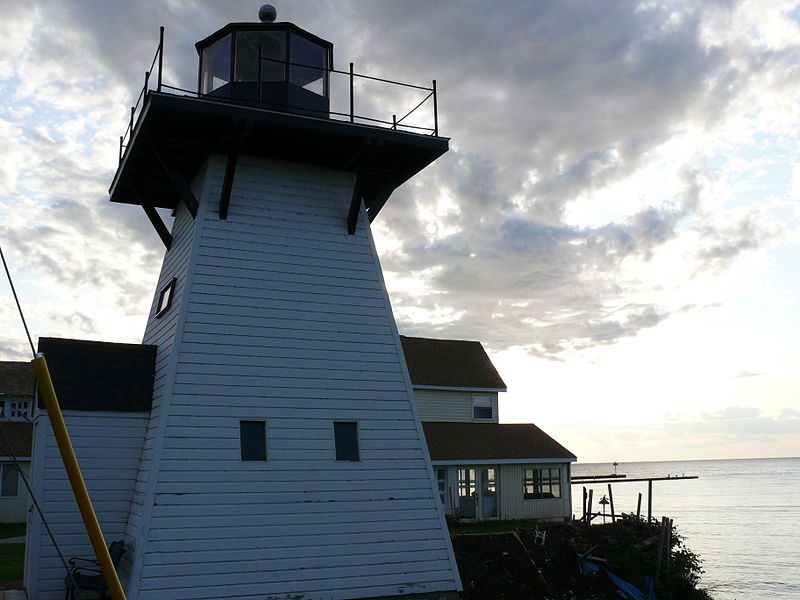 File:Olcott beach lighthouse 1.JPG