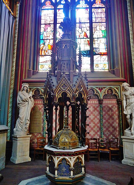 File:Orléans Cathédrale Sainte-Croix Innen Taufbecken 1.jpg