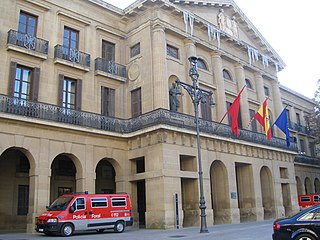 Palacio de Navarra, en su frente principal, que da al paseo Sarasate.