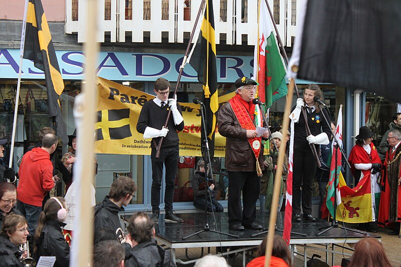 File:Pared Dewi Sant St David's Day Parade Aberystwyth Ceredigion Cymru Wales 2017 13.jpg