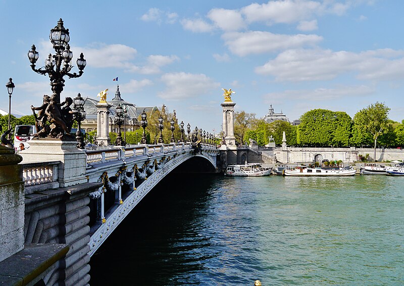 File:Paris Pont Alexandre-III 17.jpg