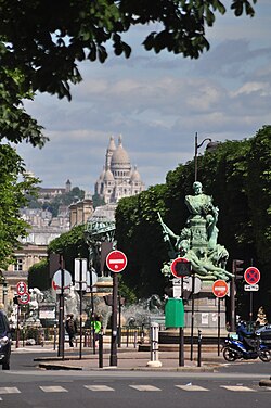 Die Avenue beim Monument Francis Garnier