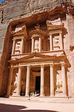 250px-Petra_Treasury.jpg