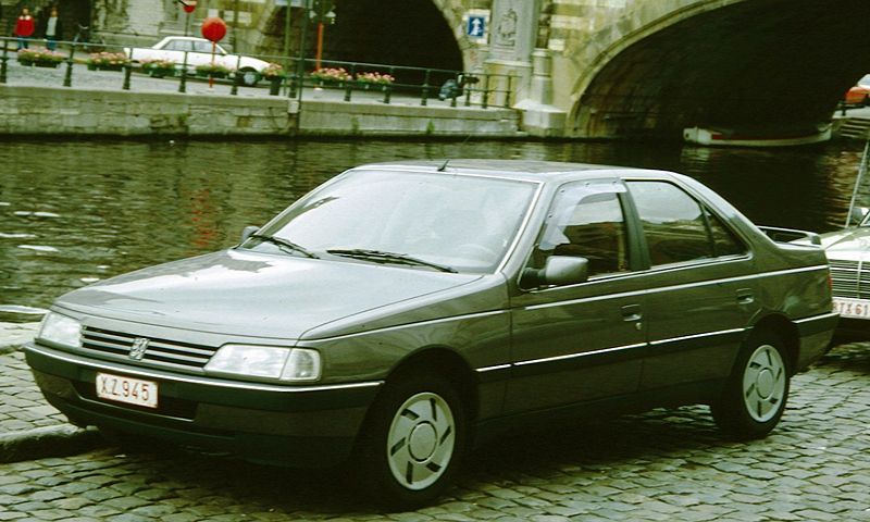 File:Peugeot 405 with canal in Belgium.jpg