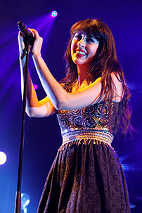 La chanteuse française Nolwenn Leroy, lors du Festival de Cornouaille 2011. (définition réelle 3 168 × 4 752)