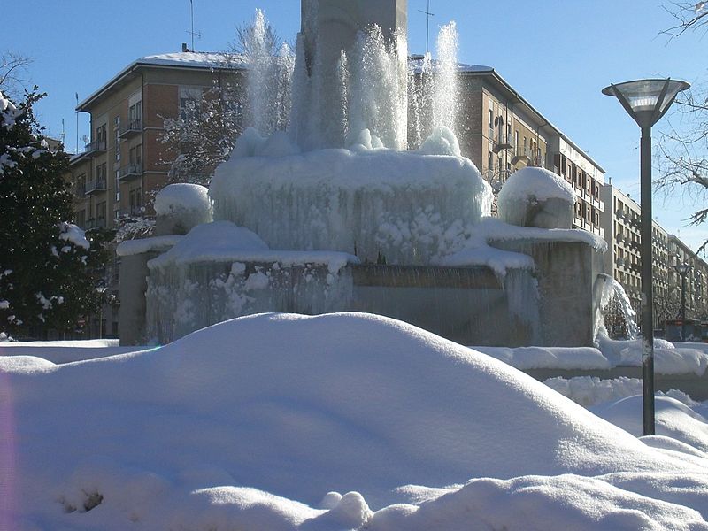 File:Piazzaledellaliberta inverno2009 cuneo.jpg