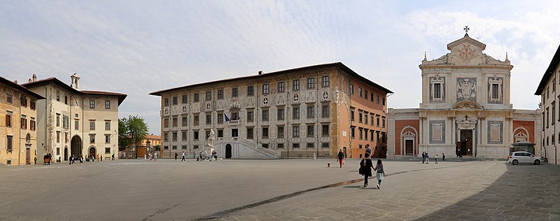 File:Pisa, palazzo della carovana 00 piazza dei cavalieri.jpg