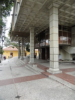 File:Plaza exterior.jpg