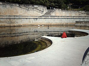 Nîmes: Geschichte, Wappen, Politik