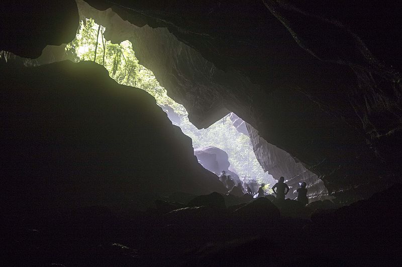 File:Portal de dentro da Caverna do Couto.jpg