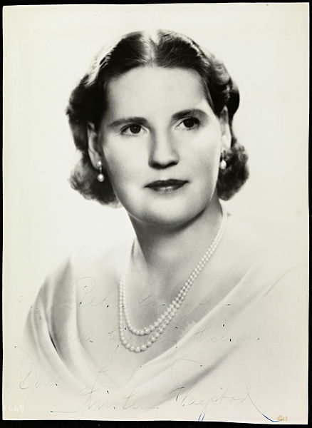 File:Portrett av Kirsten Flagstad, ca 1940-45.jpg
