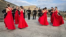 Photographie d'une répétition pour les danseurs et danseuses de quadrille au Château de Versailles (Bal de l'X 2015)
