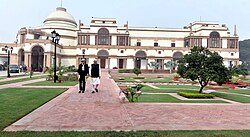 Prime Minister Narendra Modi with British Prime Minister Theresa May at Hyderabad House.jpg