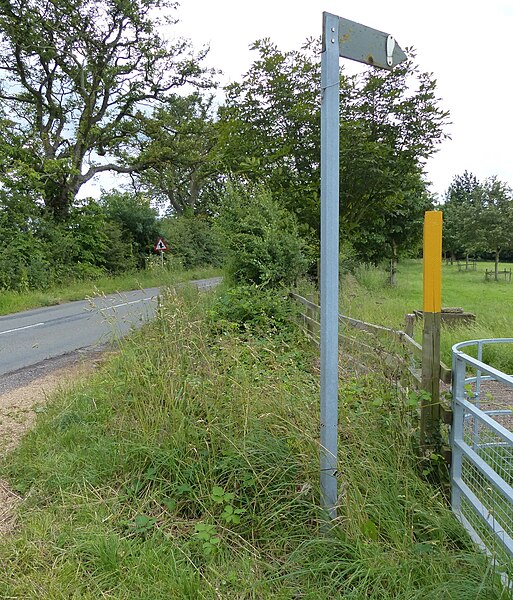 File:Public footpath markers along Keyham Lane East - geograph.org.uk - 4282716.jpg