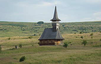 Biserica nouă de lemn, care face parte din Centrul misionar-social pentru tineret „Sfântul Ioan Valahul” al Arhiepiscopiei Clujului