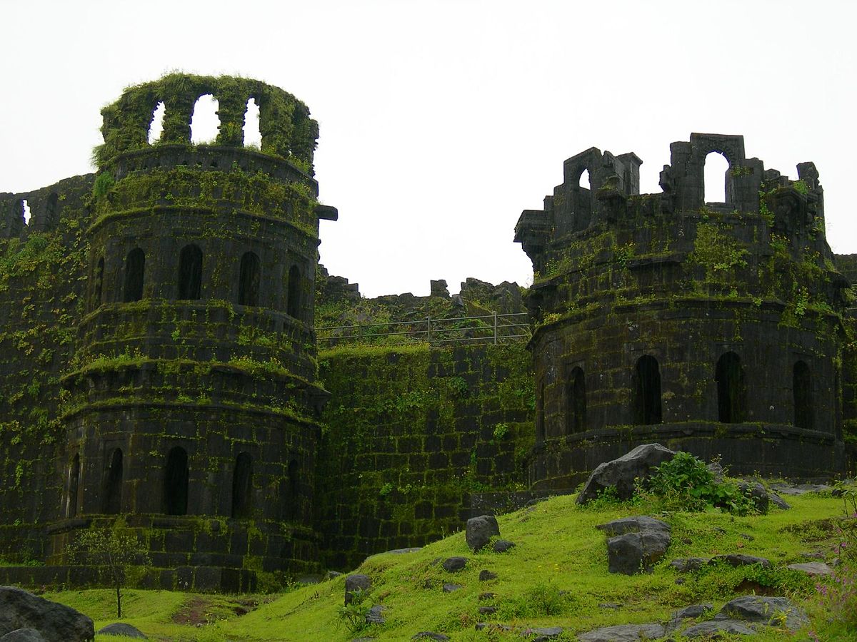 File:Raigad fort towers.jpg - Wikimedia Commons