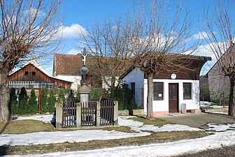 Kreuz am Dorfplatz