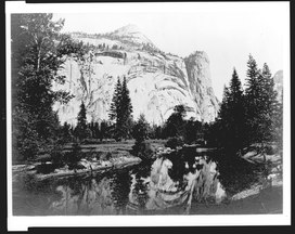 Refleksi pohon dan Washington Kolom di danau, Taman Nasional Yosemite, California. LCCN95514093.tif