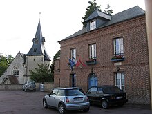 Ang Simbahan ug Town Hall sa Reux