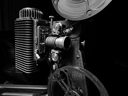 Revere 8mm projector circa 1941.jpg