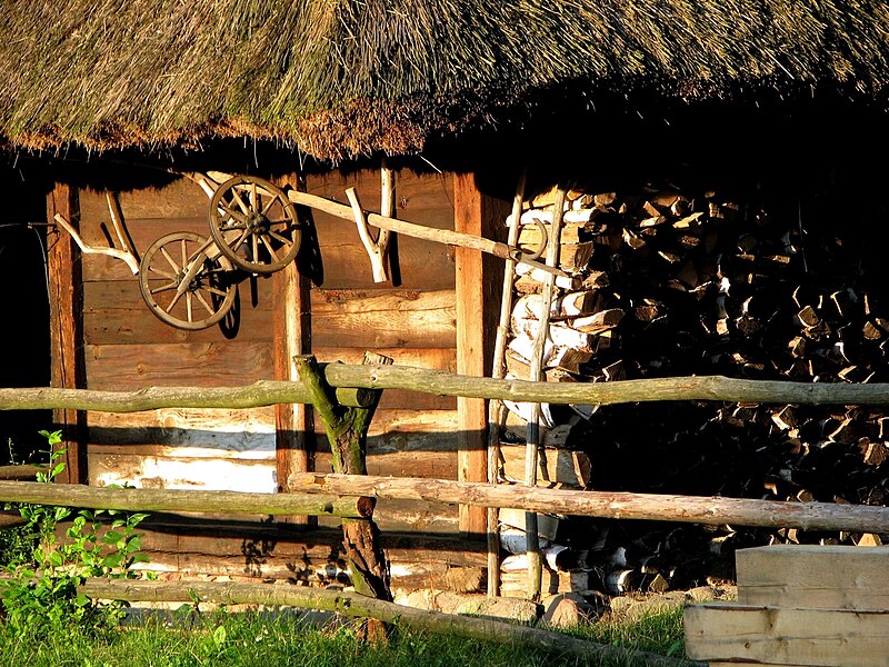 File:Rustic (1449570060).jpg