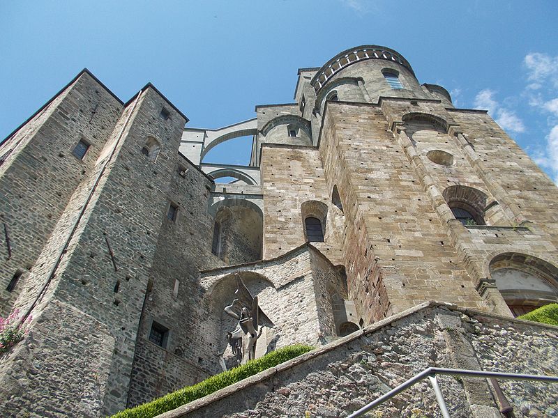 File:Sacra S. Michele dal basso.jpg