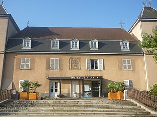 Saint-Bonnet-de-Mure - Hôtel de ville.JPG