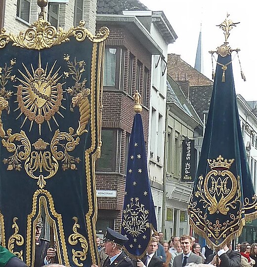 Processievaandels tijdens de Sint-Gummarusprocessie in Lier
