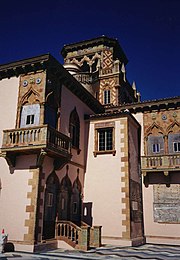 Lateral del palacio Cà d'Zan.