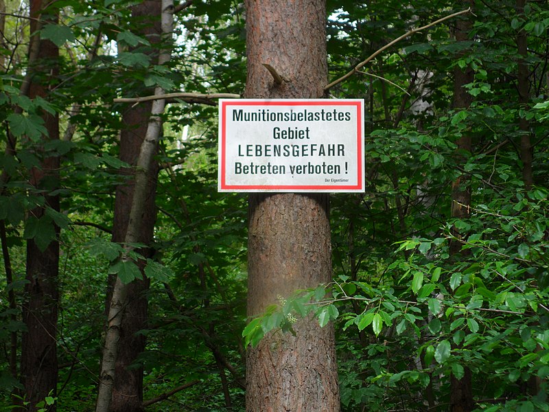 File:Schild Munitionsbelastung Peenemünde.JPG