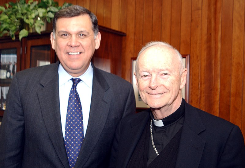 File:Secretary Mel Martinez with Cardinal Theodore McCarrick 207-DP-8339A.jpg