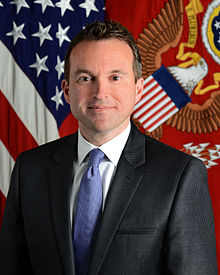 Secretario del Ejército Eric Fanning.jpg
