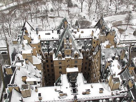 The roof of the Dakota during winter, with the "I"-shaped central courtyard