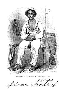 Blyanttegning av en sittende svart mann kledd i lette klær og med hatt.  Han har hendene krysset på knærne.  En kost plasseres tilfeldig ved siden av den.  Graveringen overgår Northups signatur.