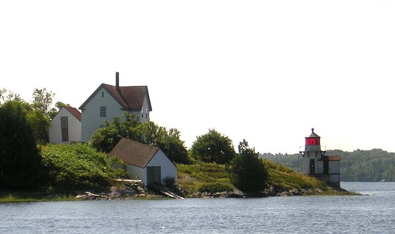 File:Squirrel Point Maine Light incl boathouse and keepers quarters.jpg