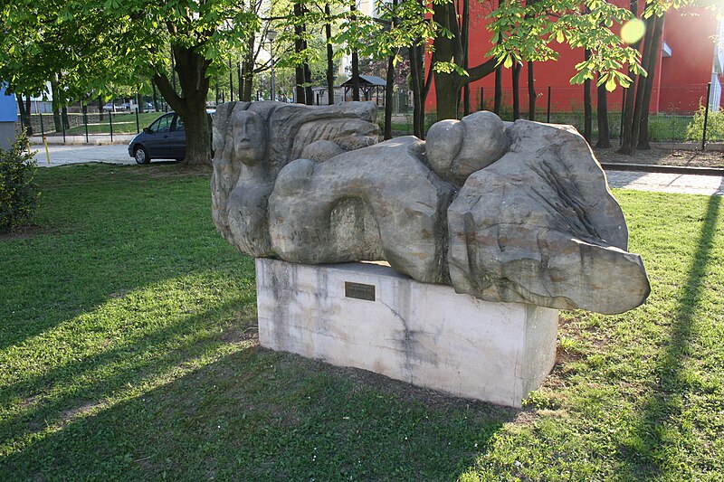 File:Statue Mother of Earth by Dana Marková in Královo-Pole, Brno, Brno-City District.jpg