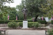 Patung Dwight D. Eisenhower di Denison, Texas, tempat kelahiran mantan Jenderal AS dan Presiden, Texas State Historic Site LCCN2015631175.tif