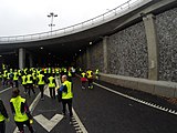 Stockholm Tunnel Run 2014, motionslopp över 10 km i Norra länken-tunnlarna innan öppning och invigning. 42 400 löpare deltog i loppet. Löpare på väg till startfållan.