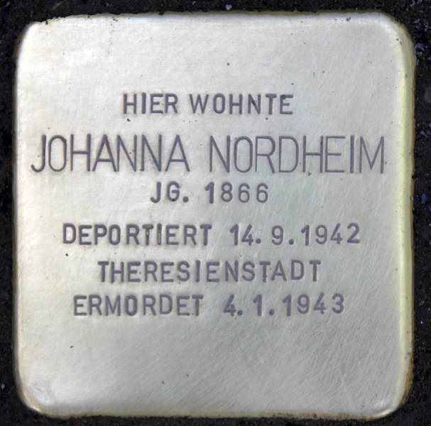 File:Stolperstein Wrangelstr 6-7 (Stegl) Johanna Nordheim.jpg