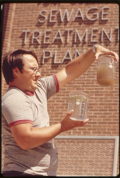 File:TECHNICIAN HOLDS SAMPLES OF "DIRTY" AND "CLEAN" WATER AFTER TREATMENT - NARA - 543808.tif