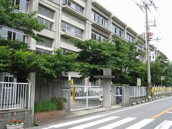 Takaishi city Kamo elem-sch.jpg