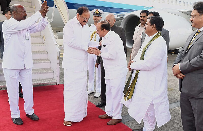 File:The Vice President, Shri M. Venkaiah Naidu being received by the Deputy Chief Minister of Telangana, Shri Mohammad Mahmood Ali, on his arrival, in Hyderabad.jpg