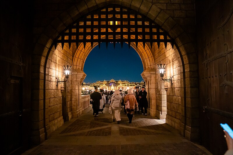 File:Tokyo Disneyland Cinderella Castle (53441834986).jpg