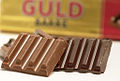 Toms Guldbarre Chocolate Bar In Pieces.jpg