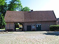 Torhaus des Hauses Holtwick im typisch münsterländischen Baustil