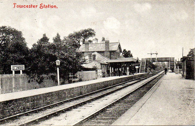 File:Towcester Railway Station.jpg