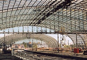 Train station Berlin Lehrter Bahnhof 2.jpg