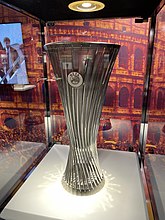 UEFAヨーロッパカンファレンスリーグのトロフィー。ASローマ来日時のローマショップでの展示