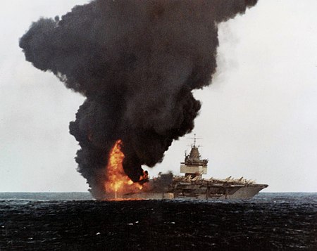 Tập_tin:USS_Enterprise_(CVN-65)_burning,_stern_view.jpg